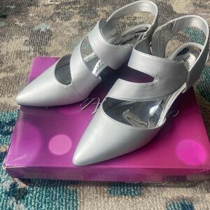 Easy St., Silver heels/10 wide. - NIB